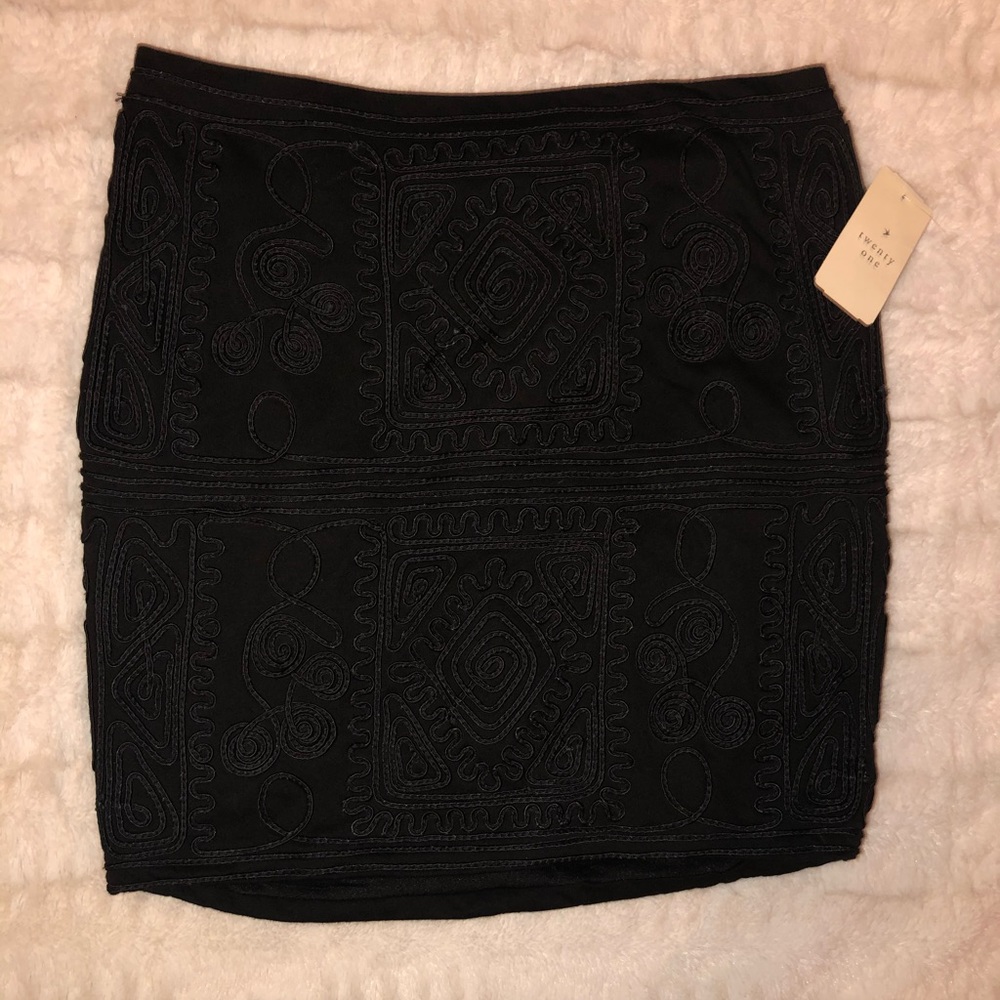 Embroidered print skirt